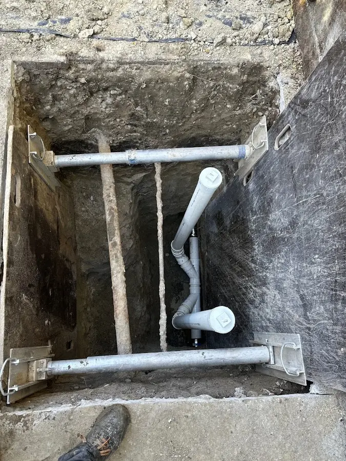 Experienced plumber completing Drain Cleaning work in South Alamo